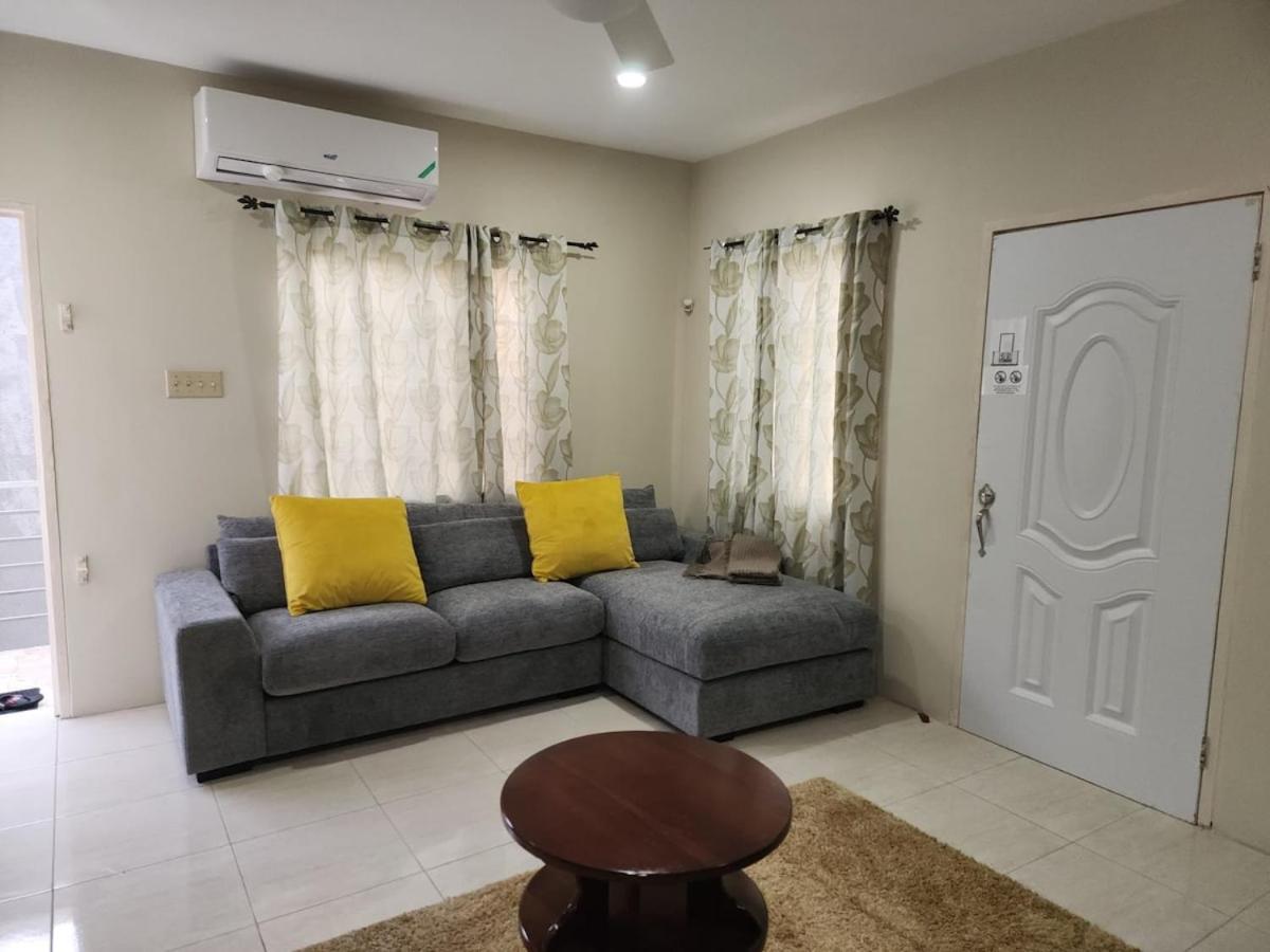 MIRANDO PLACE #7---BEACH CLUB ACCESS, ,POOL, HOTTUB, GYM,3 Lounges, APARTMENT #7, Airport 10 minutes - 3