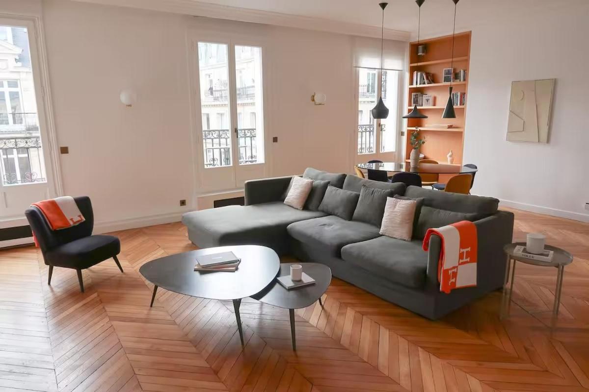 Montaigne Dream Duplex 4BR 8P Triangle d'Or