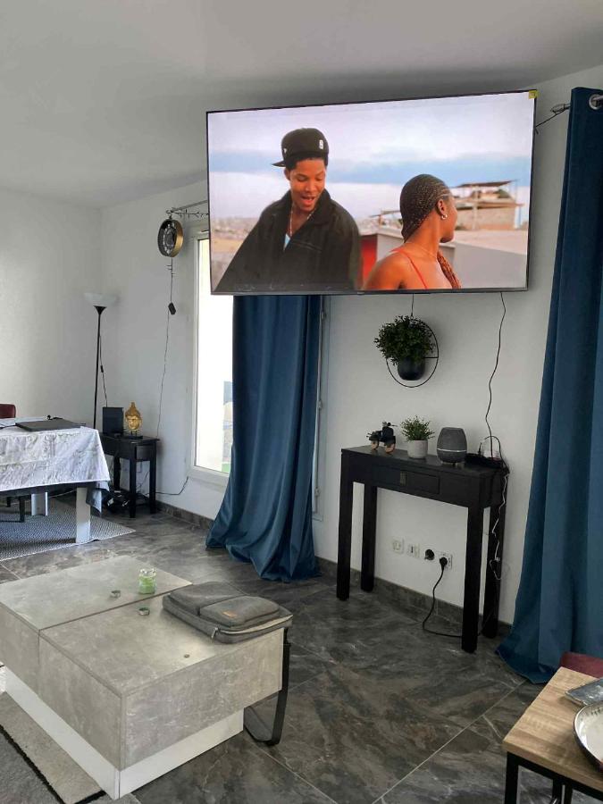 1 Chambre à louer dans appartement en collocation dans Bel et Spacieux appartement complétement refait à neuf