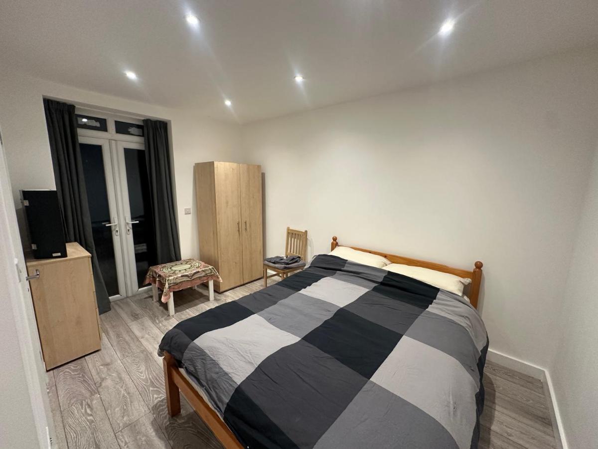 room with great access to central London - 2