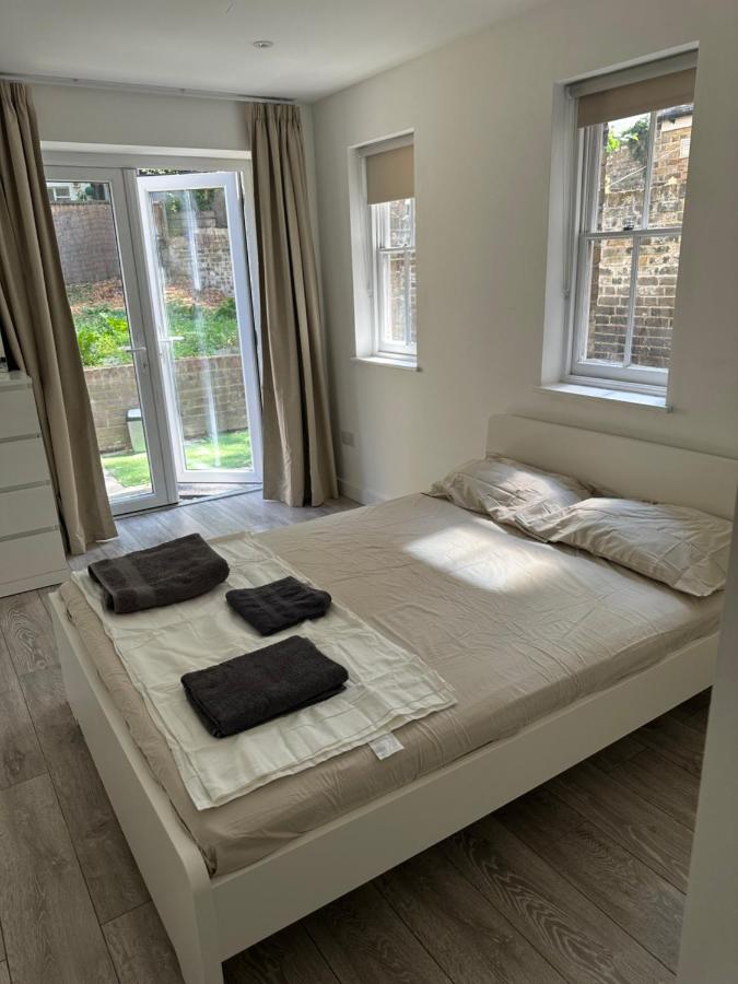 room with great access to central London