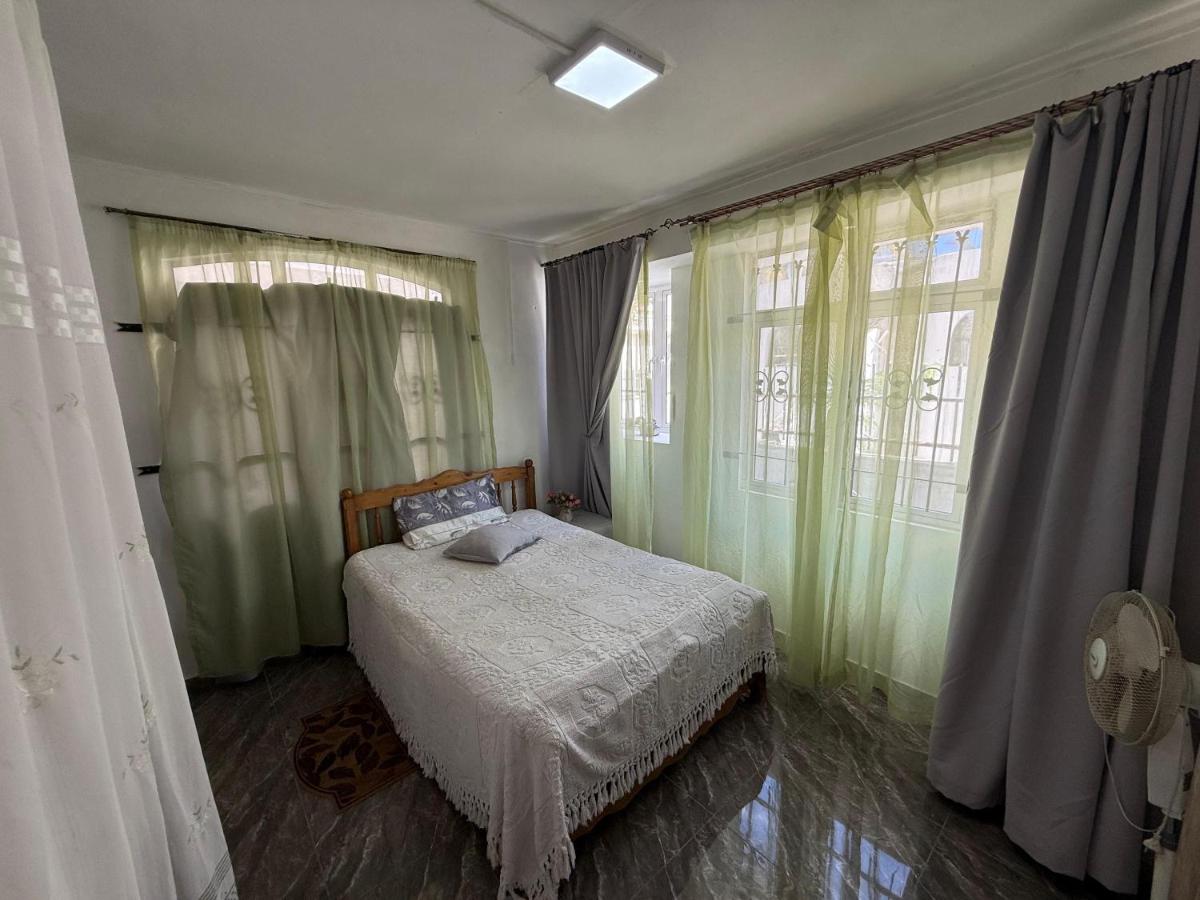 Cosy 3 BR Ground Floor House - S1 - 2