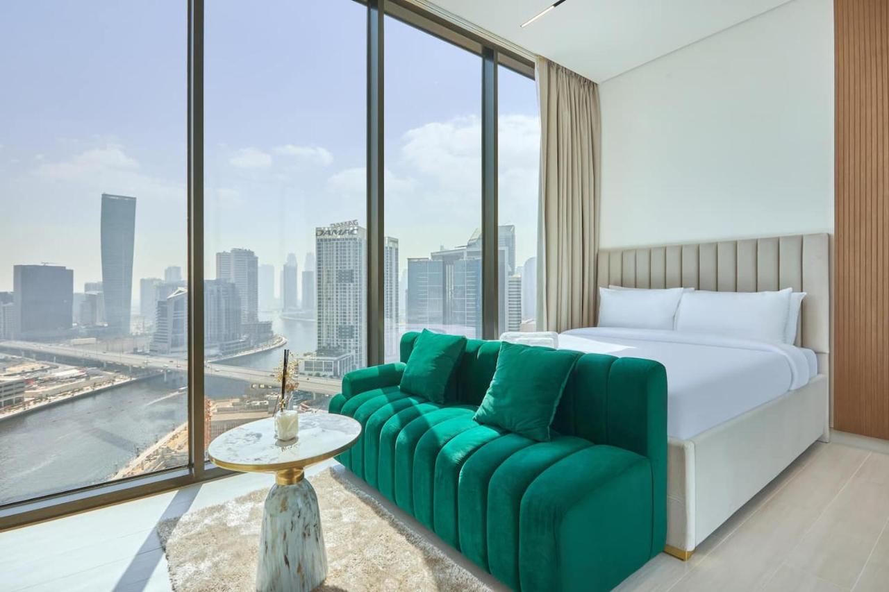 Modern Chic Studio Featuring Skyline Views - 2