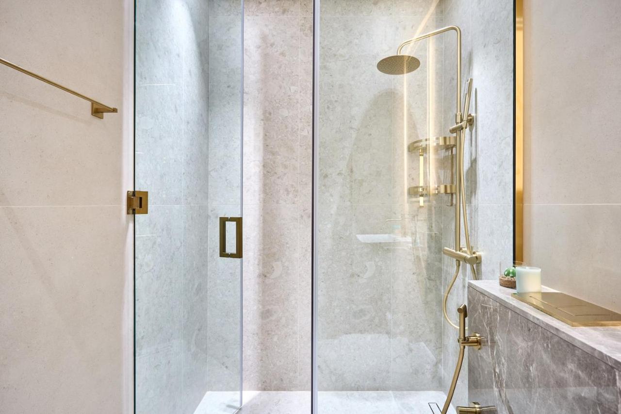 Modern Chic Studio Featuring Skyline Views - 3