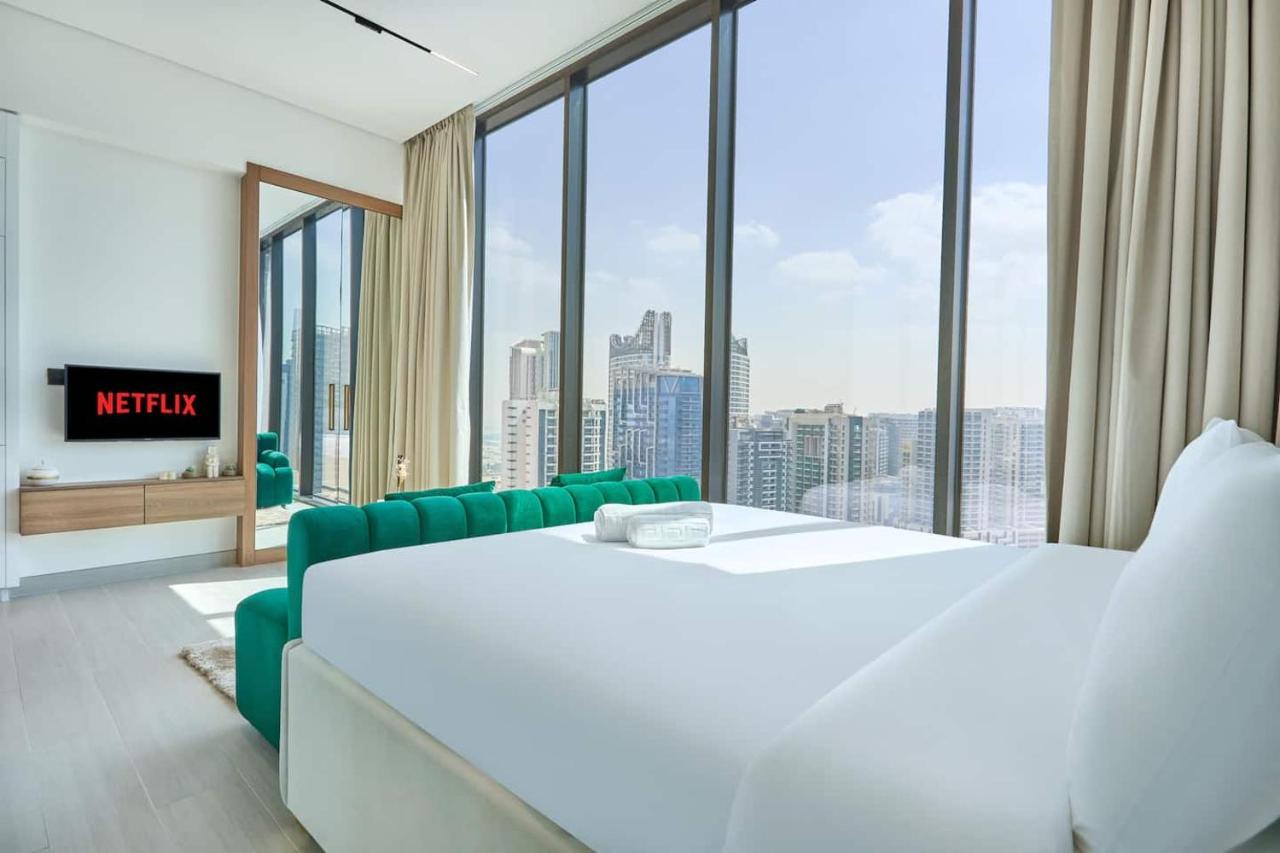 Modern Chic Studio Featuring Skyline Views