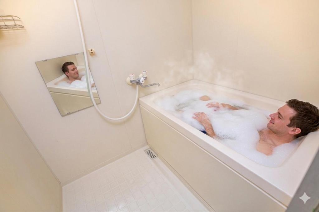 2th floor with elevator 3min walk from Koma Gome on the Yamanote Line 2 rooms and 1 living room, maximum 8 people, direct access to Shinjuku, Ueno, Akihabara, Ginza, Tokyo Ikebukuro, Shinjuku, Shibuya - 3