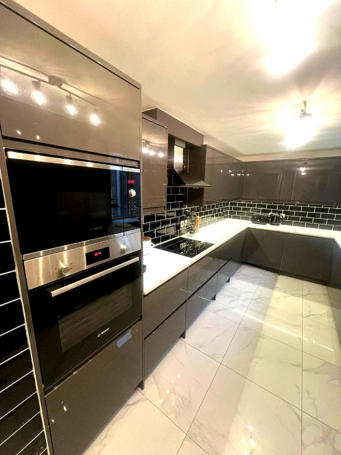 Hideaway Opposite Hyde Park 3 Bed by City Peace - 4