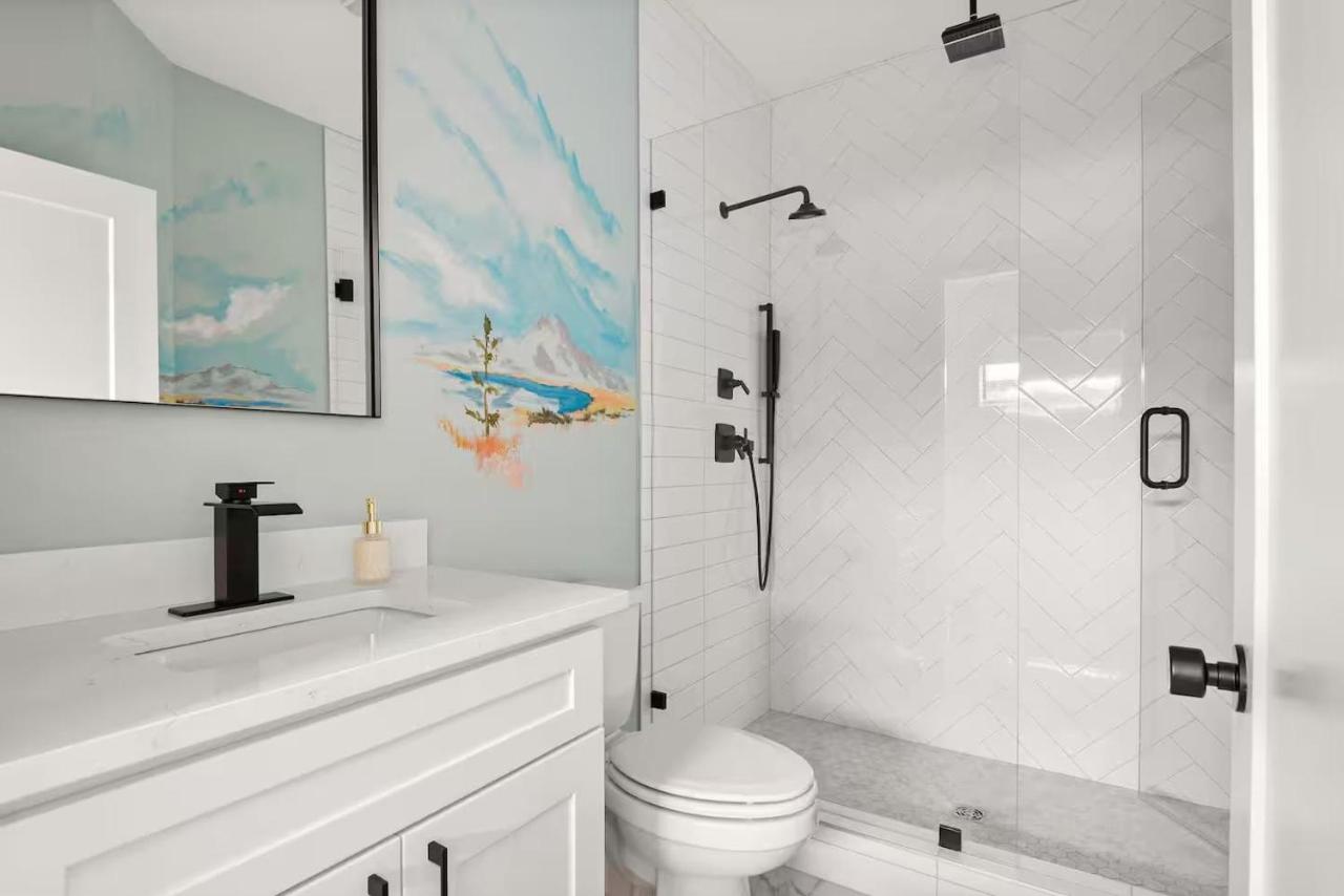 True Hue - Private Patio - Mins to Broadway - 5