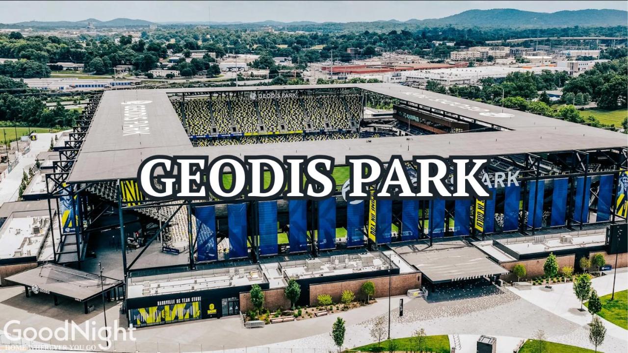 True Hue - Private Patio - Mins to Broadway - 4