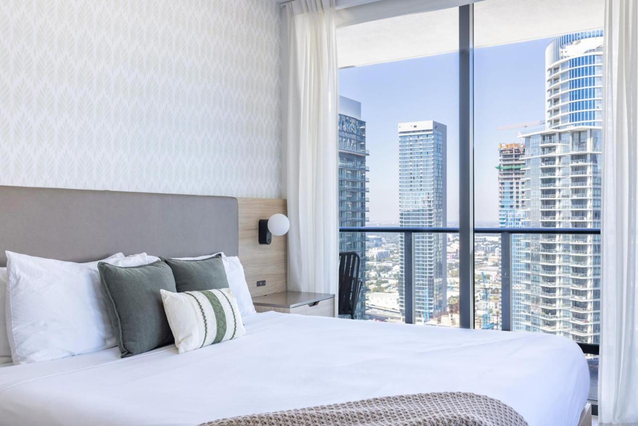 4101 High Floor Apartment with Pool and a 24 hour Gym in Downtown Miami - 2