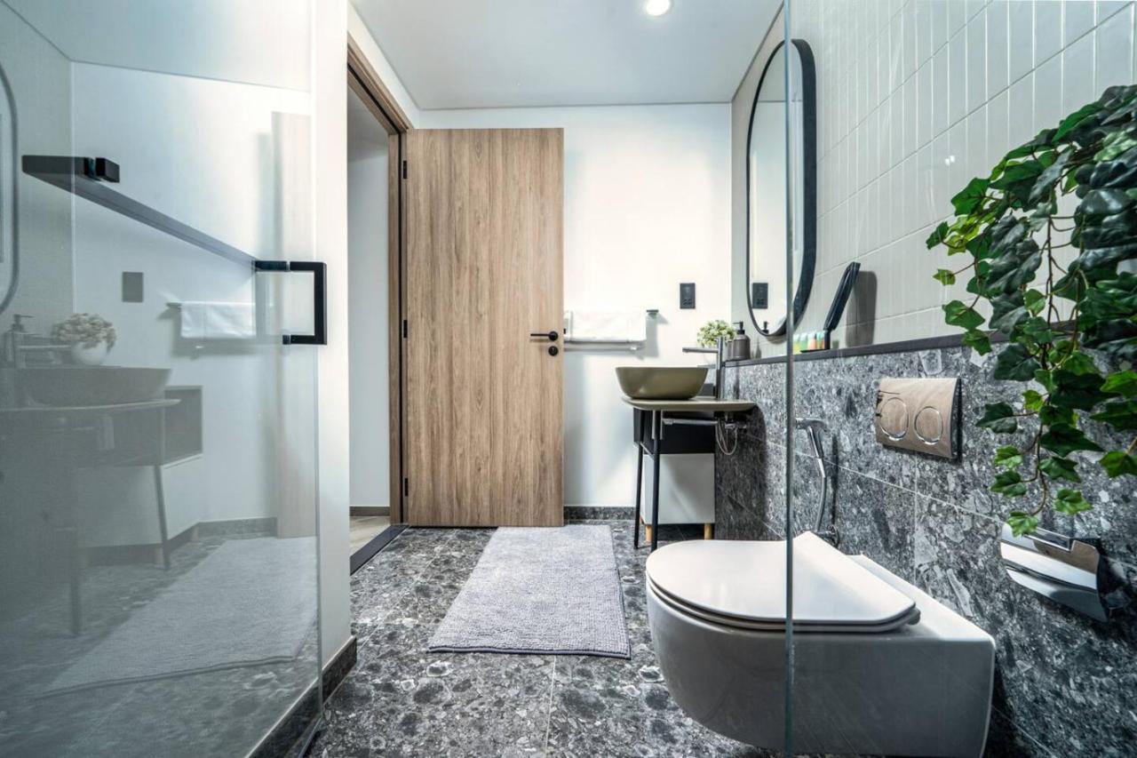 48th Floor Luxury 1BR Burj View Business Bay - 3