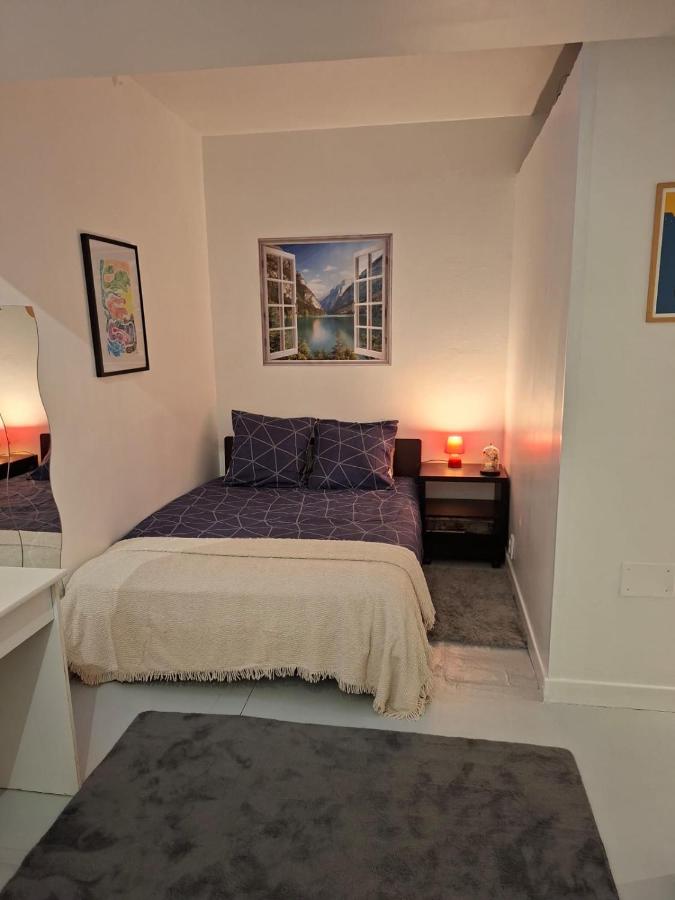 Private Guest Room and Bath Steps from Notre Dame