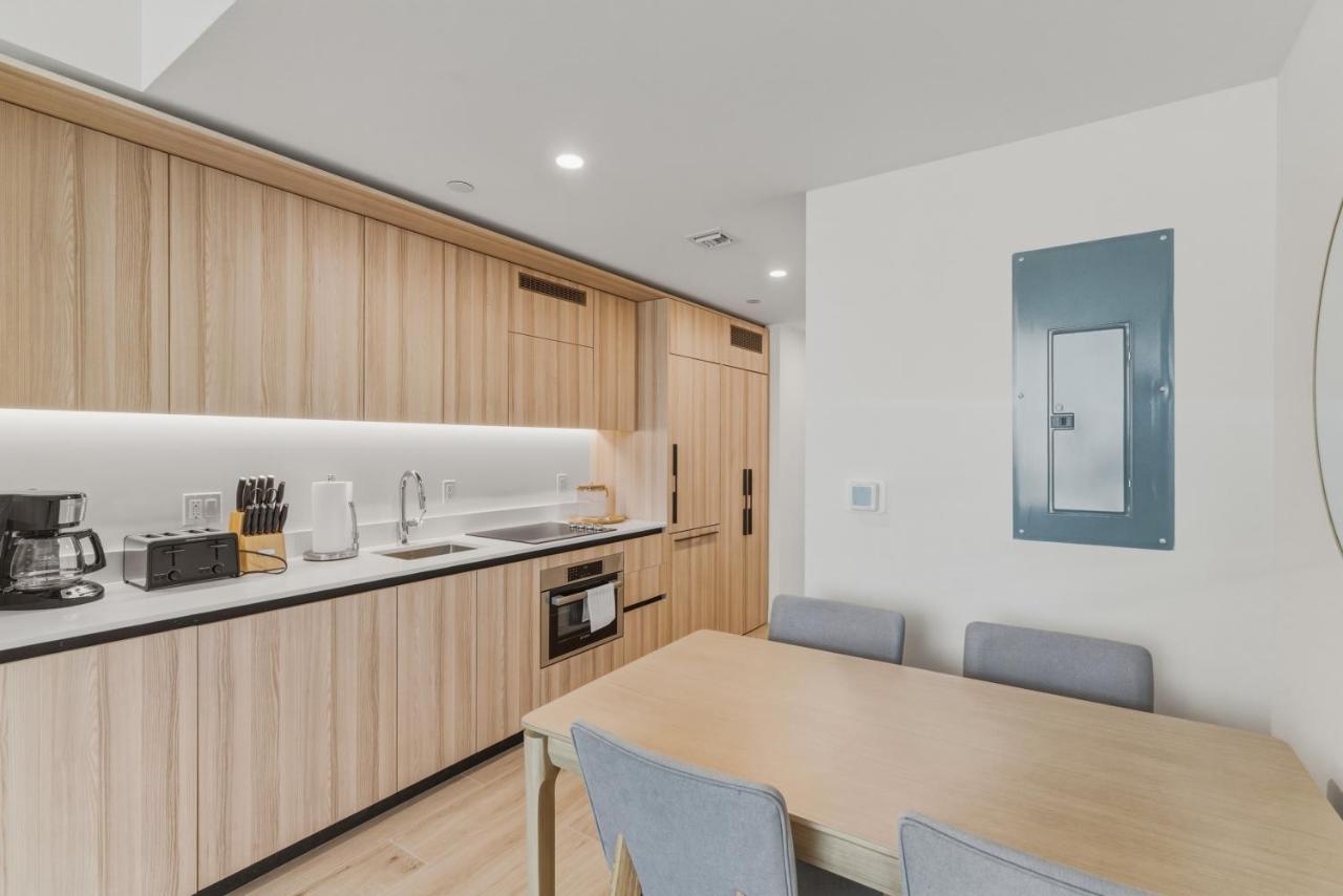 Downtown Miami Condo - Free Parking- City View - 4