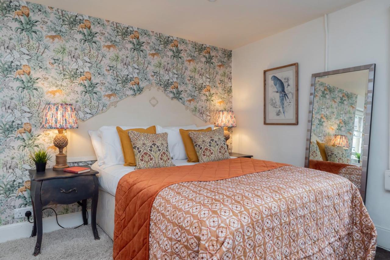 Heron Stays Bath- Boutique Period Properties, 7 Bedrooms, Parking for 4 Cars, Just 3 Miles to Bath Central, Sleeps 15 - 5