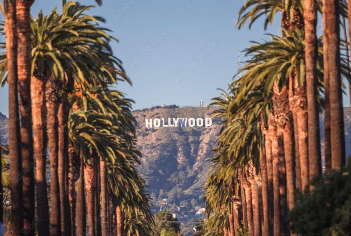 Glam 2BR Apt with Iconic View of Hollywood Sign - 2