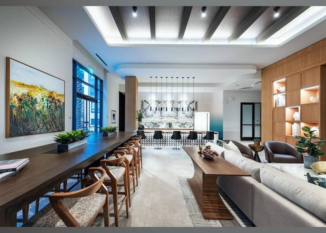 Glam 2BR Apt with Iconic View of Hollywood Sign - 5