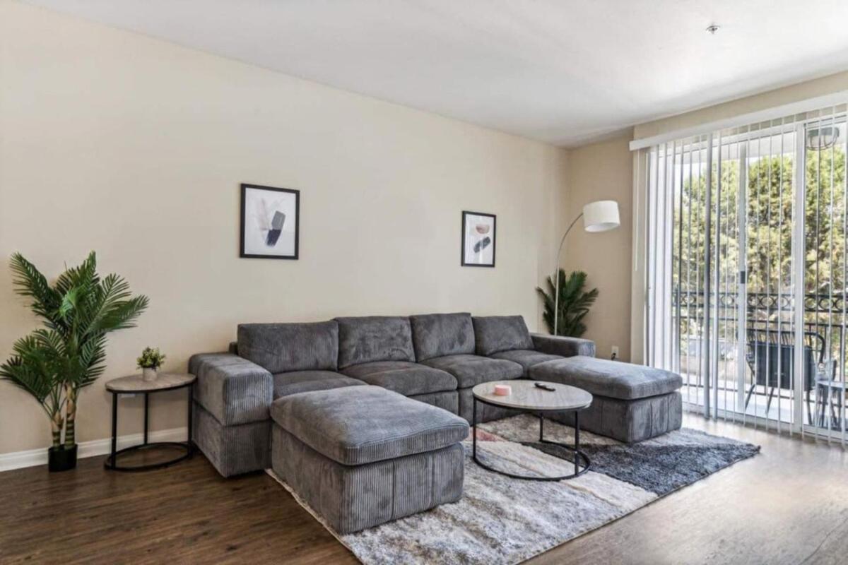 Cozy Marina Hideaway - Gym, Pool & Spa - Central