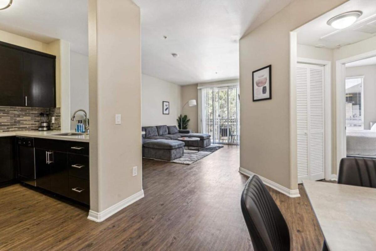 Cozy Marina Hideaway - Gym, Pool & Spa - Central - 3