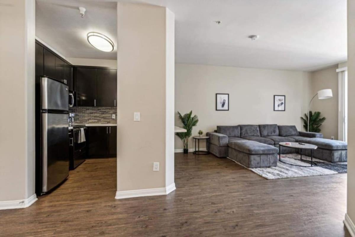 Cozy Marina Hideaway - Gym, Pool & Spa - Central - 4