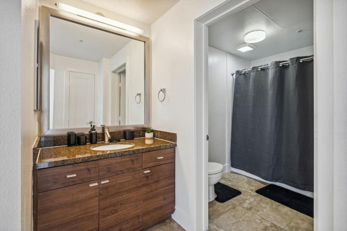 Modern Marina Sanctuary - Central - Pool, Gym, Spa - 3