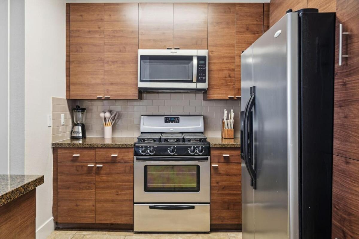 Modern Marina Sanctuary - Central - Pool, Gym, Spa - 4