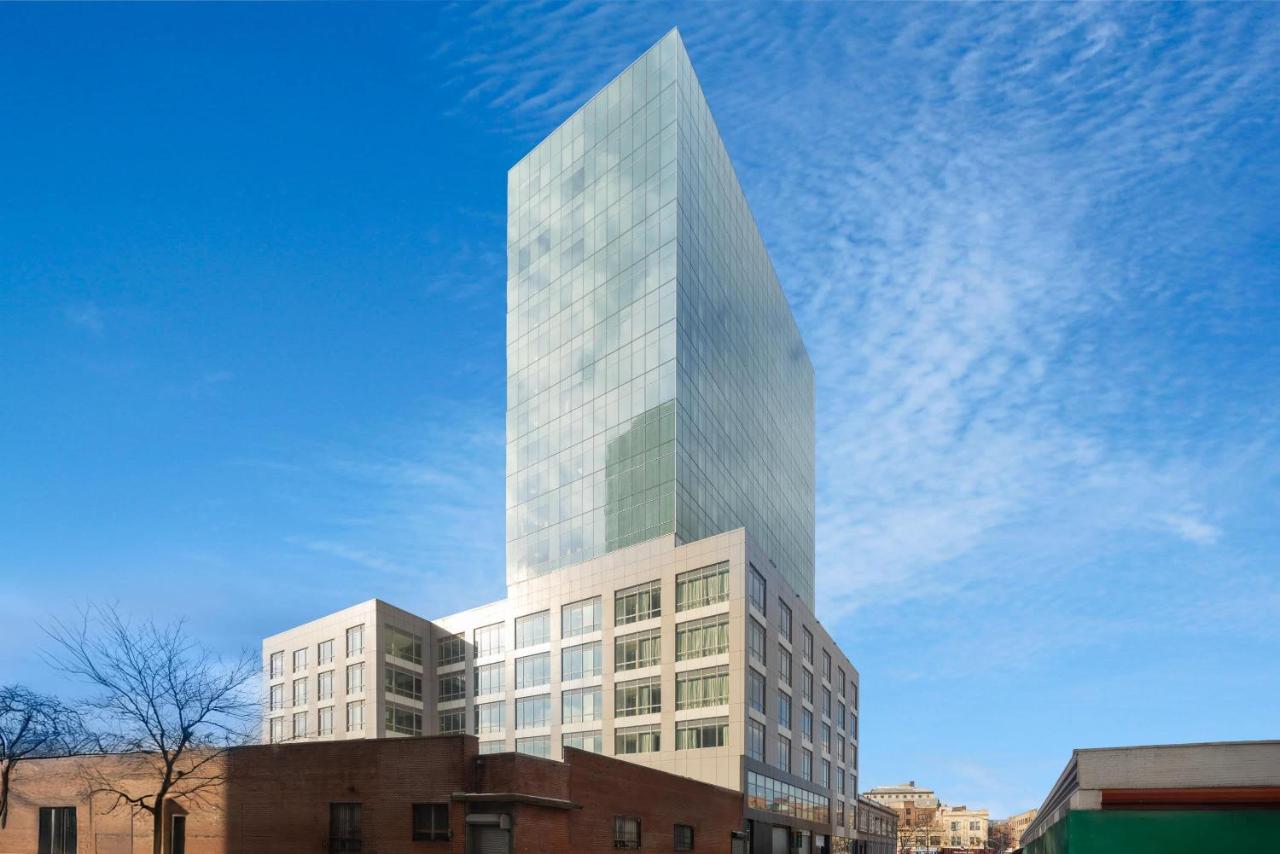 La Quinta Inn & Suites By Wyndham Queens NYC JFK AirTrain