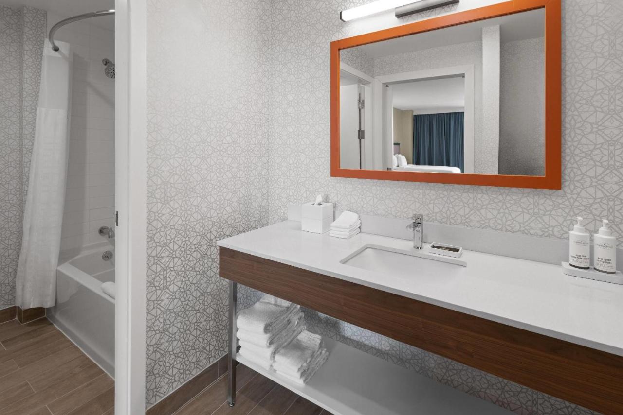 La Quinta Inn & Suites By Wyndham Queens NYC JFK AirTrain - 3