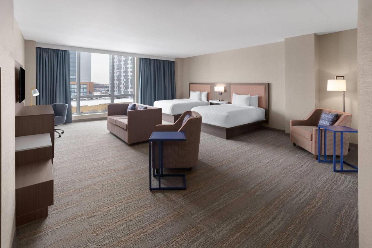 La Quinta Inn & Suites By Wyndham Queens NYC JFK AirTrain - 2