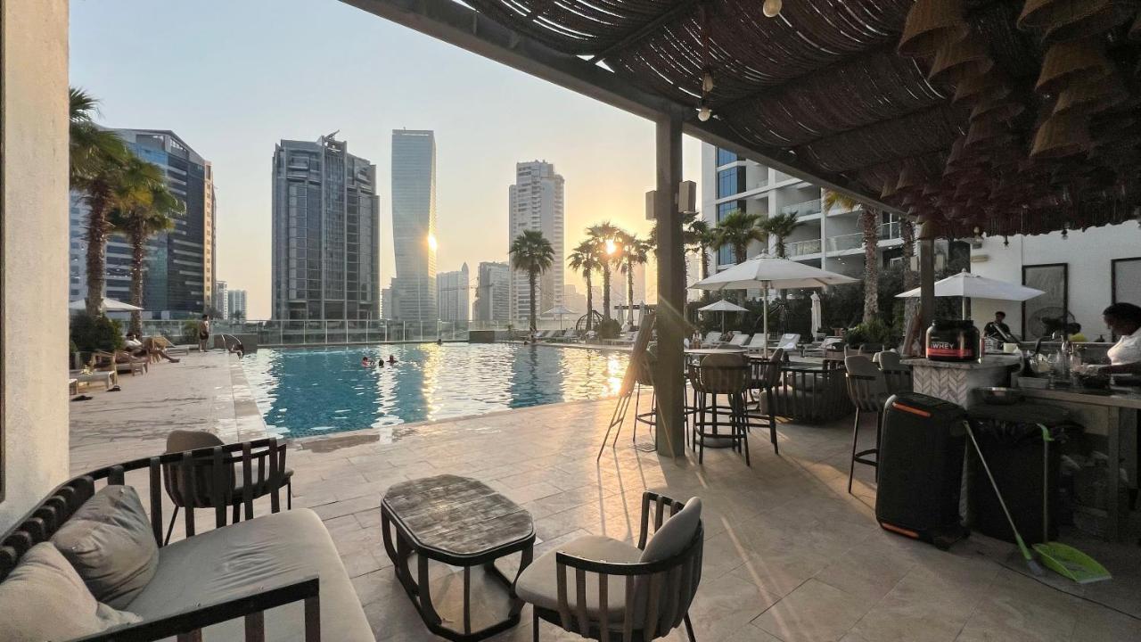 Brand New Modern Studio With Balcony Up To 4 Person In Business Bay Excellent Pool Available - 4