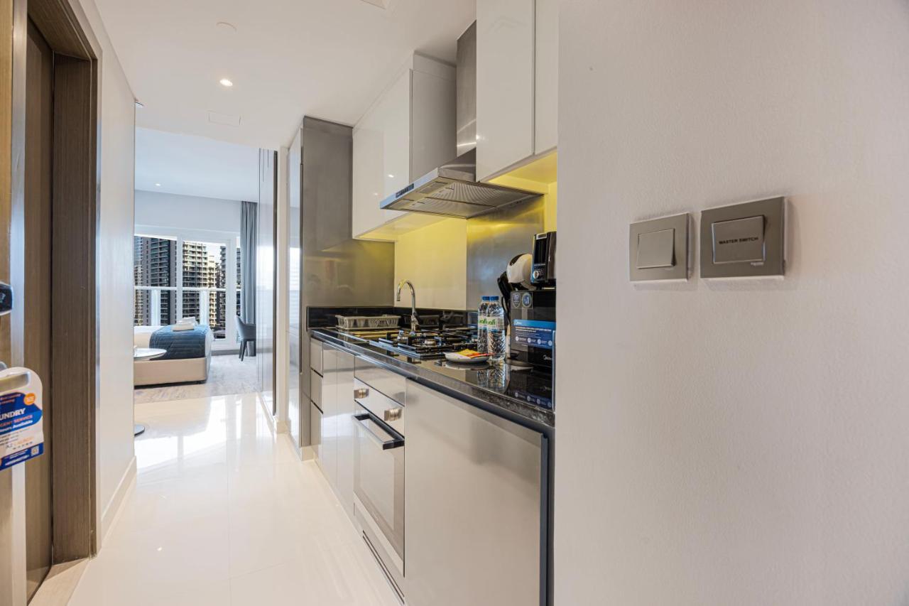 Brand New Modern Studio With Balcony Up To 4 Person In Business Bay Excellent Pool Available - 5