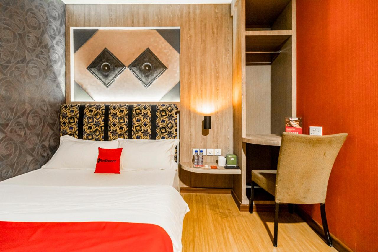 RedDoorz Plus near Nagoya Hill Batam 6 - 2