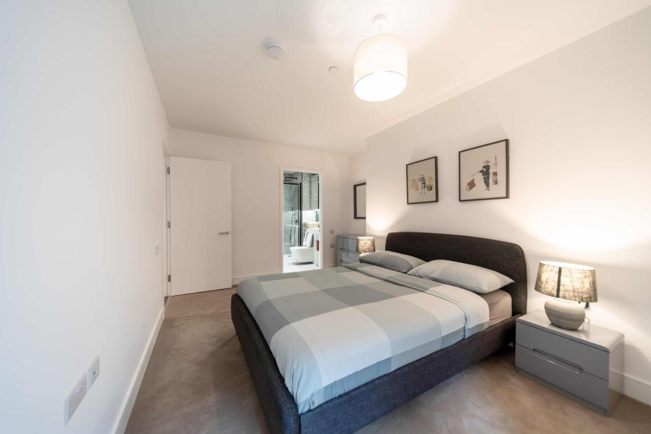 Stylish 2BR Apartment near London Bridge - 3