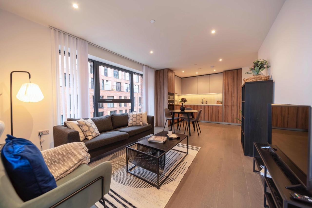 Stylish 2BR Apartment near London Bridge - 4