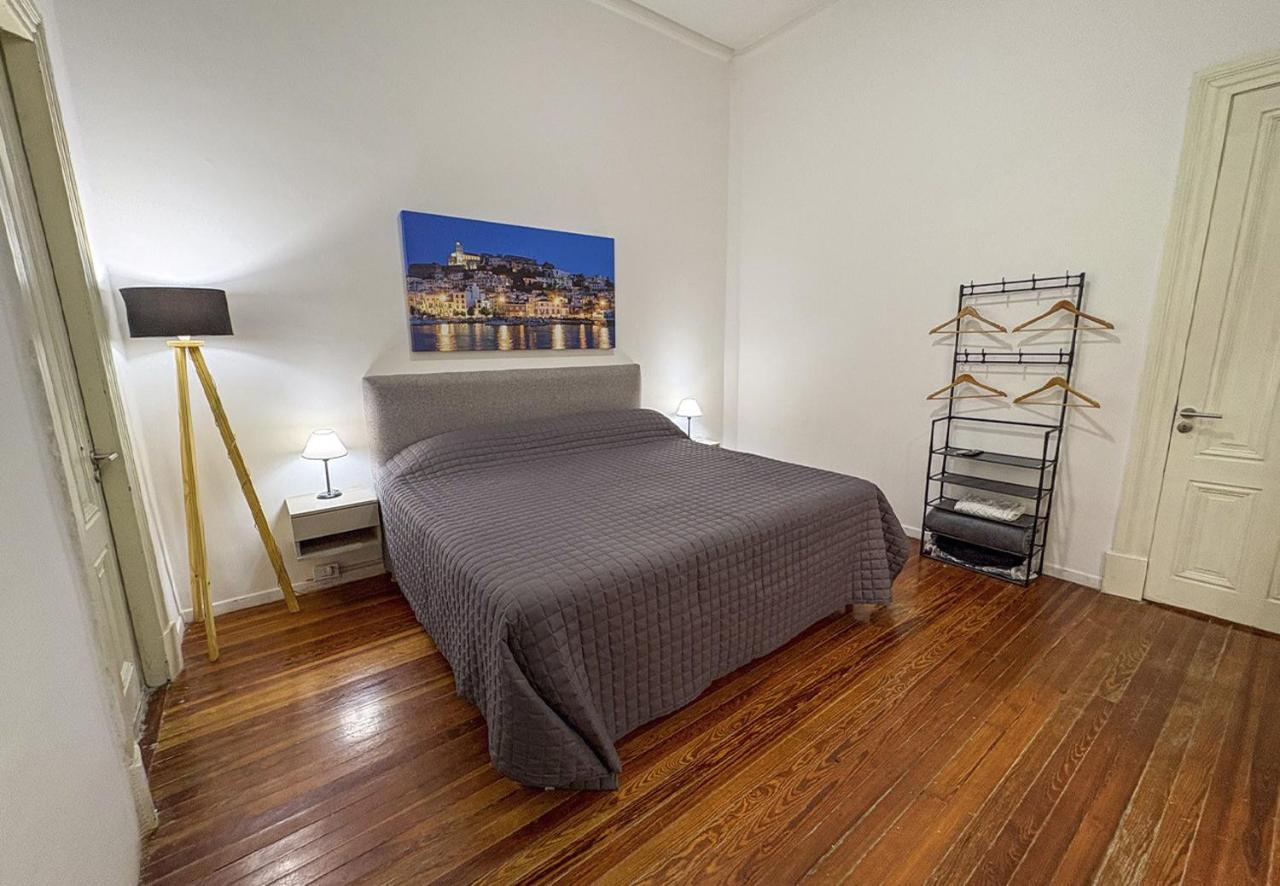 RentUp - Clasico, amplio y hasta 5 personas cerca de Plaza de Mayo y Casa Rosada - 2