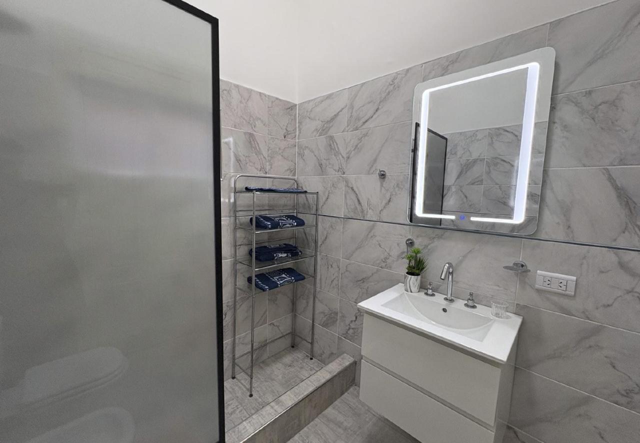 RentUp - Clasico, amplio y hasta 5 personas cerca de Plaza de Mayo y Casa Rosada - 3