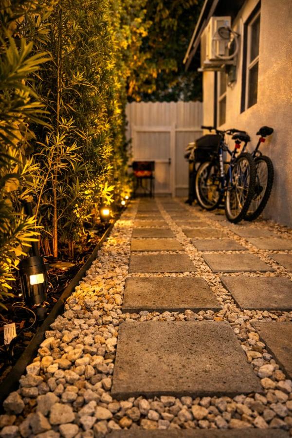 CasaMia Private Studio Near Wynwood & Design District w Free Parking & Bikes - 4