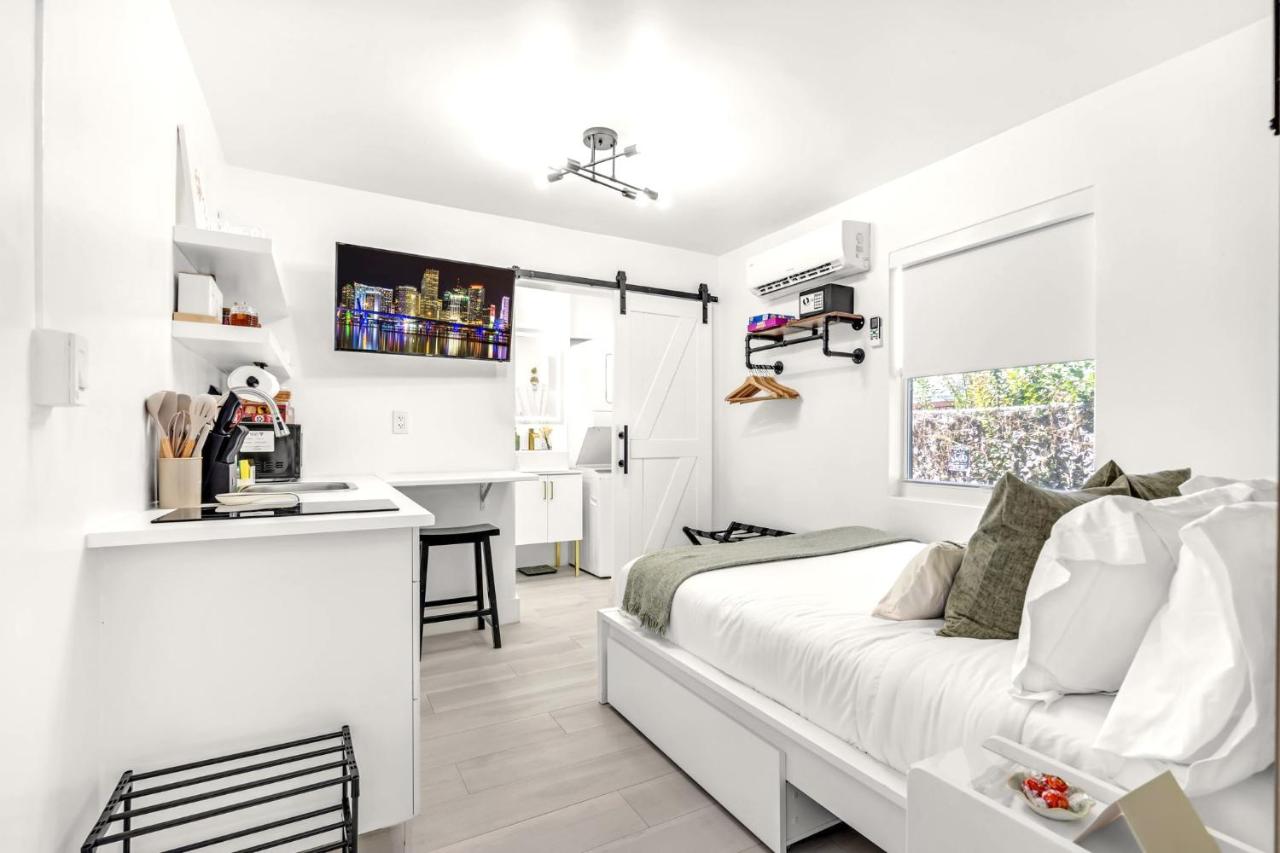 CasaMia Private Studio Near Wynwood & Design District w Free Parking & Bikes - 2