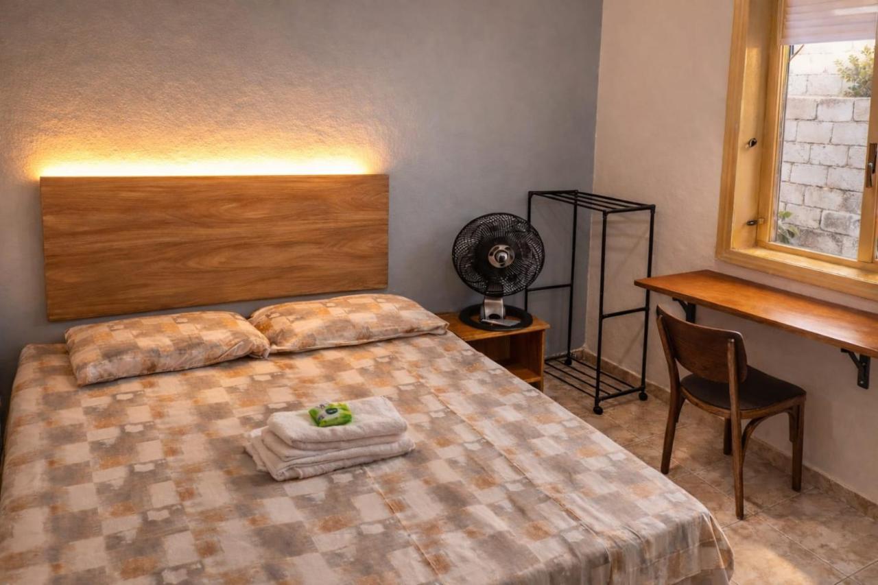 Prime Centro Location! Cozy Private Ensuite Room - 4 minute walk to VLT Tram - 7 minute walk to Metro - 2