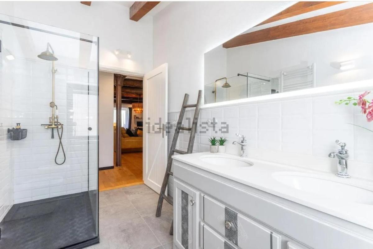 Sashas House - 3