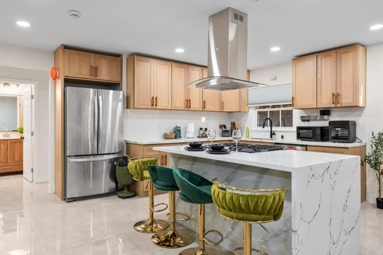 Modern 3BR with Patio Pool & Prime Hollywood Spot - 4