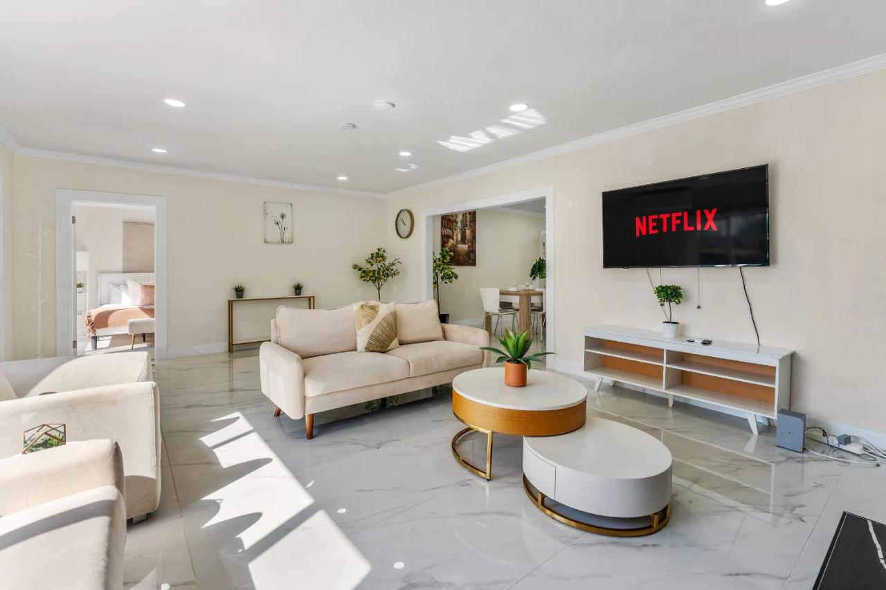 Walkable 5BR Home with Hot Tub & BBQ Grill - 2