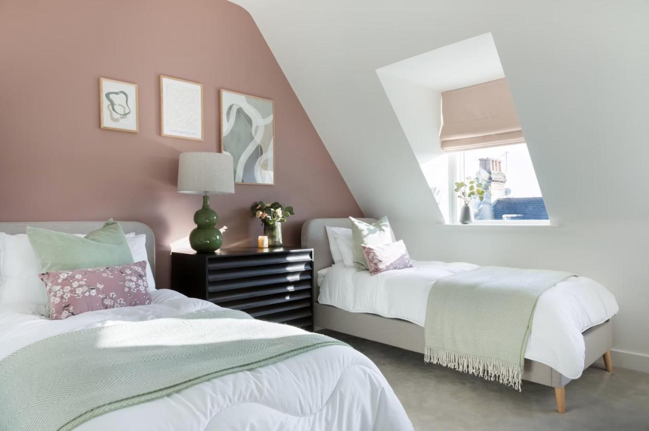 Queen's Park 4 Bedroom Victorian Townhouse - 2