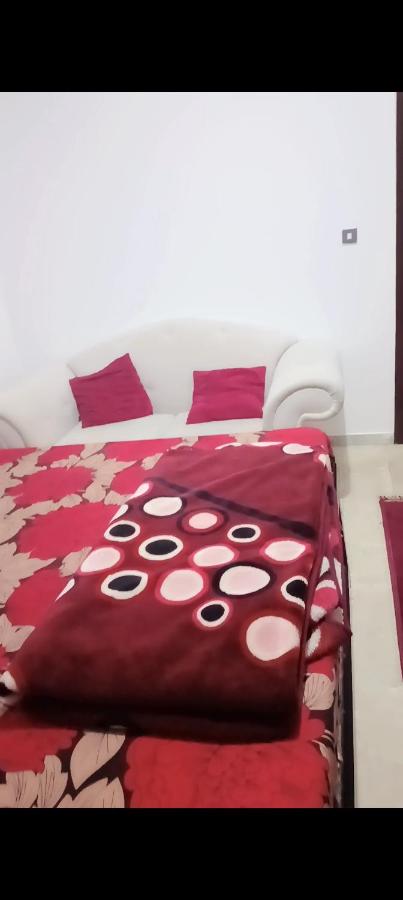 Room Available For couple or small family - 3