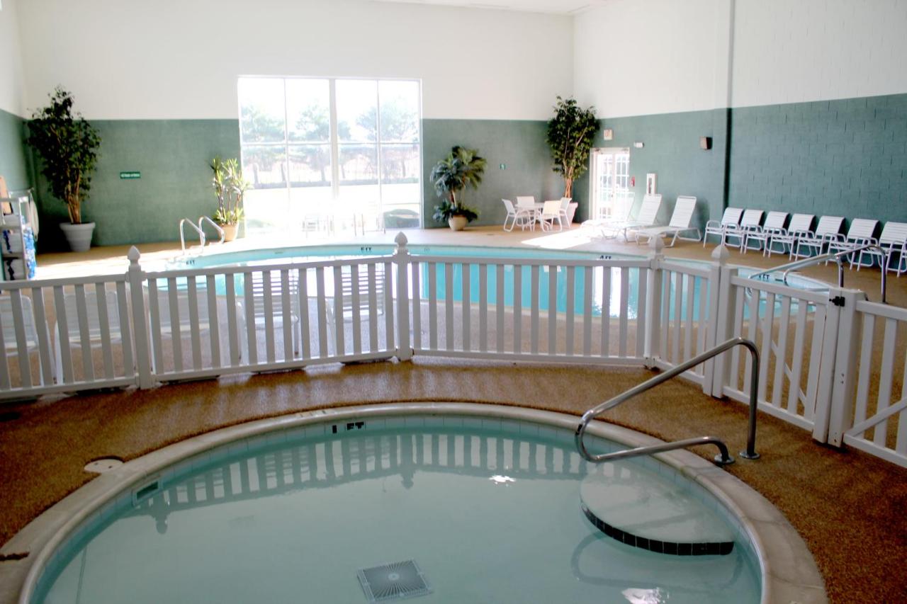 Heated swimming pool: Farmstead Inn and Conference Center