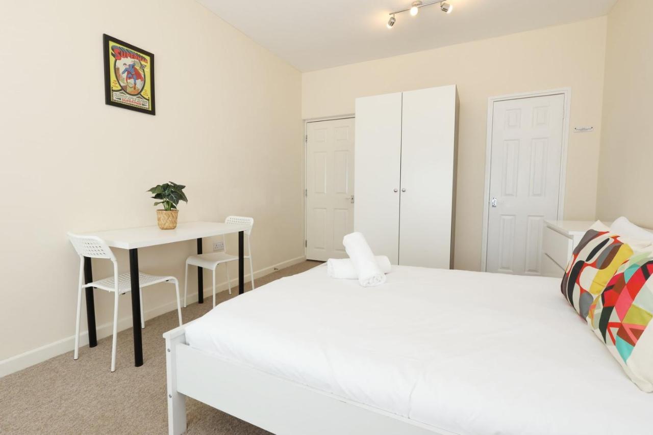 Cosy Hideaway in Bath with Free Parking - 2