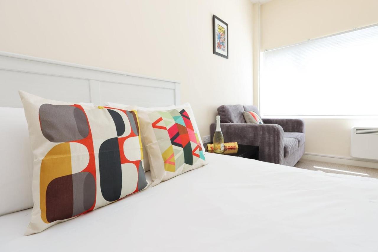 Cosy Hideaway in Bath with Free Parking - 4