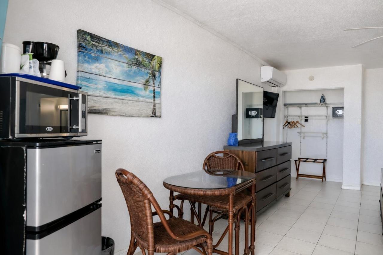 Palms Resort and Beach - 3