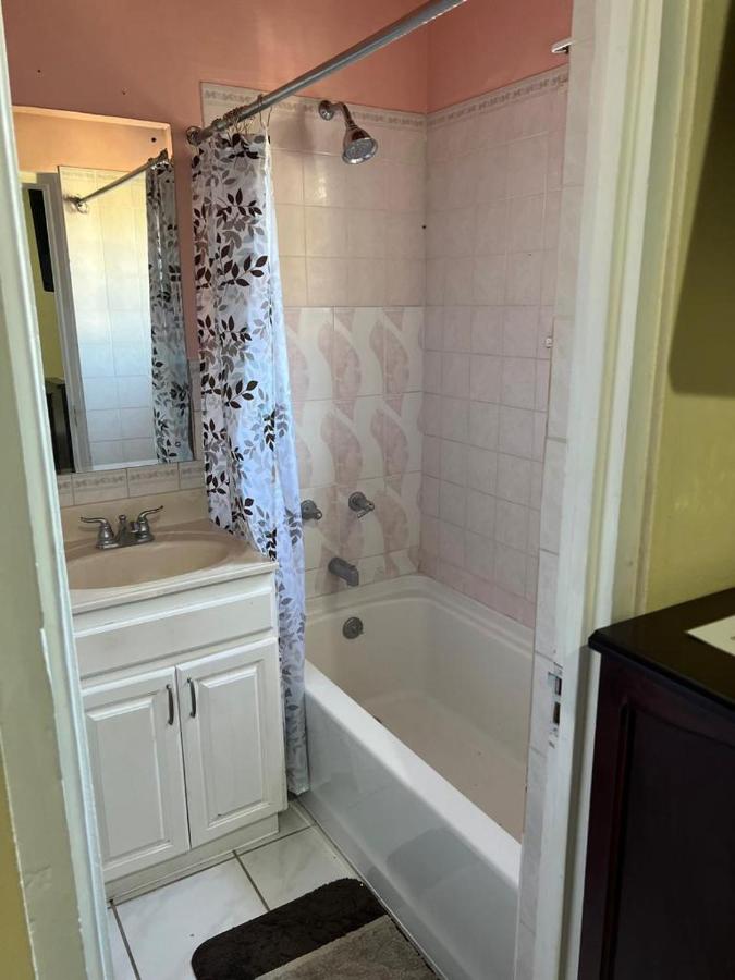 876 JA Oasis & Homestay - by Kingston Airport - 2