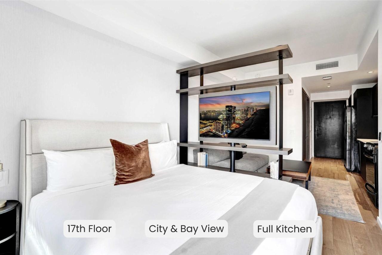 Miami 17th floor Studio w Kitchen City and Bay Views