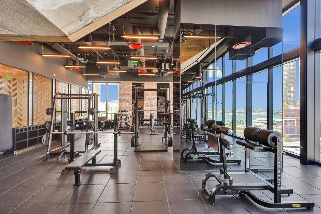 Miami 17th floor Studio w Kitchen City and Bay Views - 5